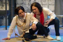 スタジオライフ「ヴェローナの二紳士」より。（撮影：保坂萌）