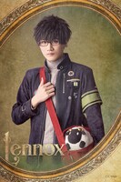 白柏寿大扮するレノックス。