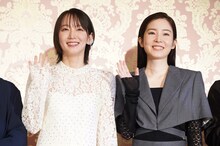 令和6年能登半島地震復興祈念公演「まつとおね」の記者発表より。左から吉岡里帆、蓮佛美沙子。