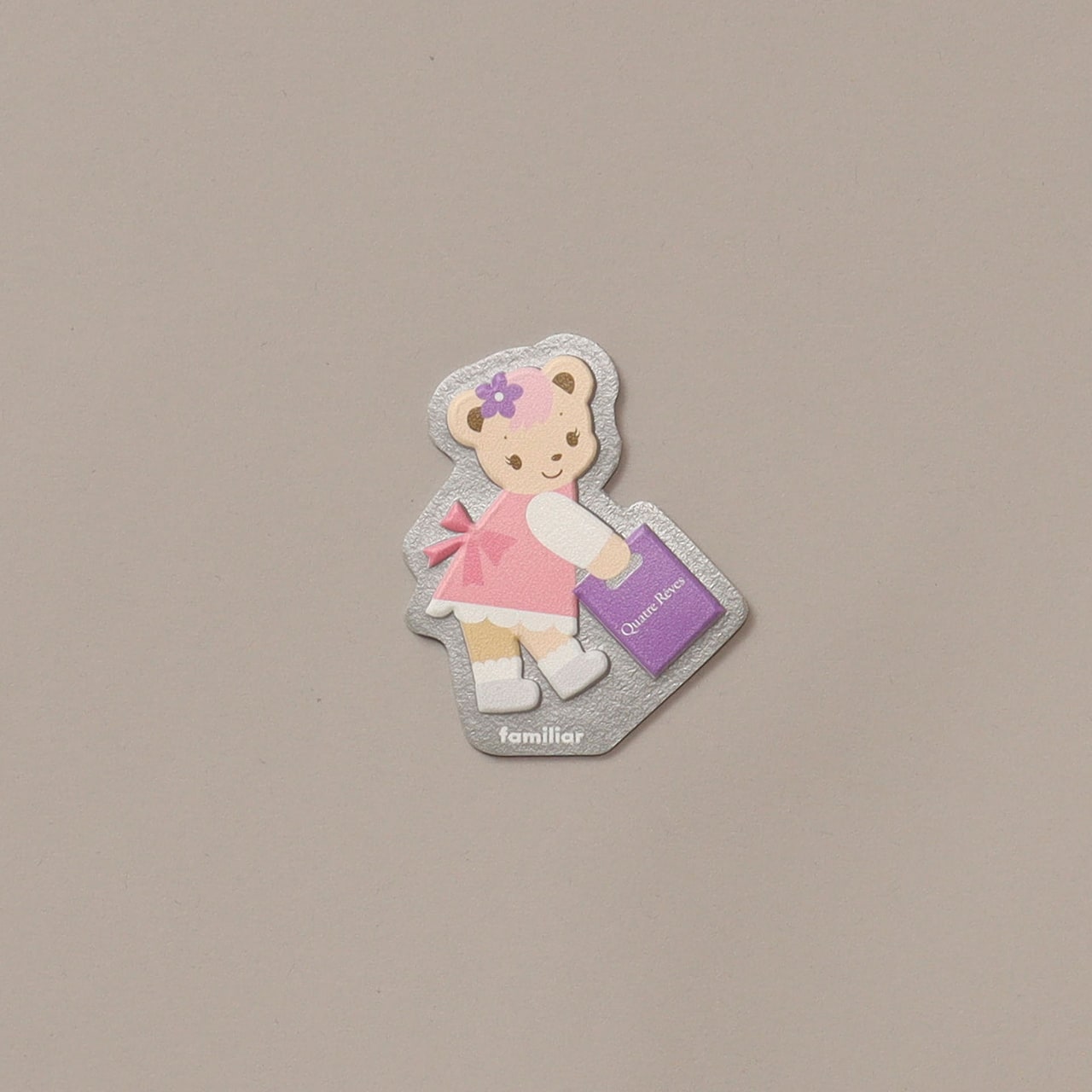 ファミリア　キャトルレーヴ　ヴィオラちゃん レザーステッカー - タカラジェンヌに憧れるビオラちゃんが初登場