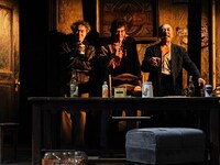 「海をゆく者」より。（2023年製作：パルコ / 撮影：細野晋司）