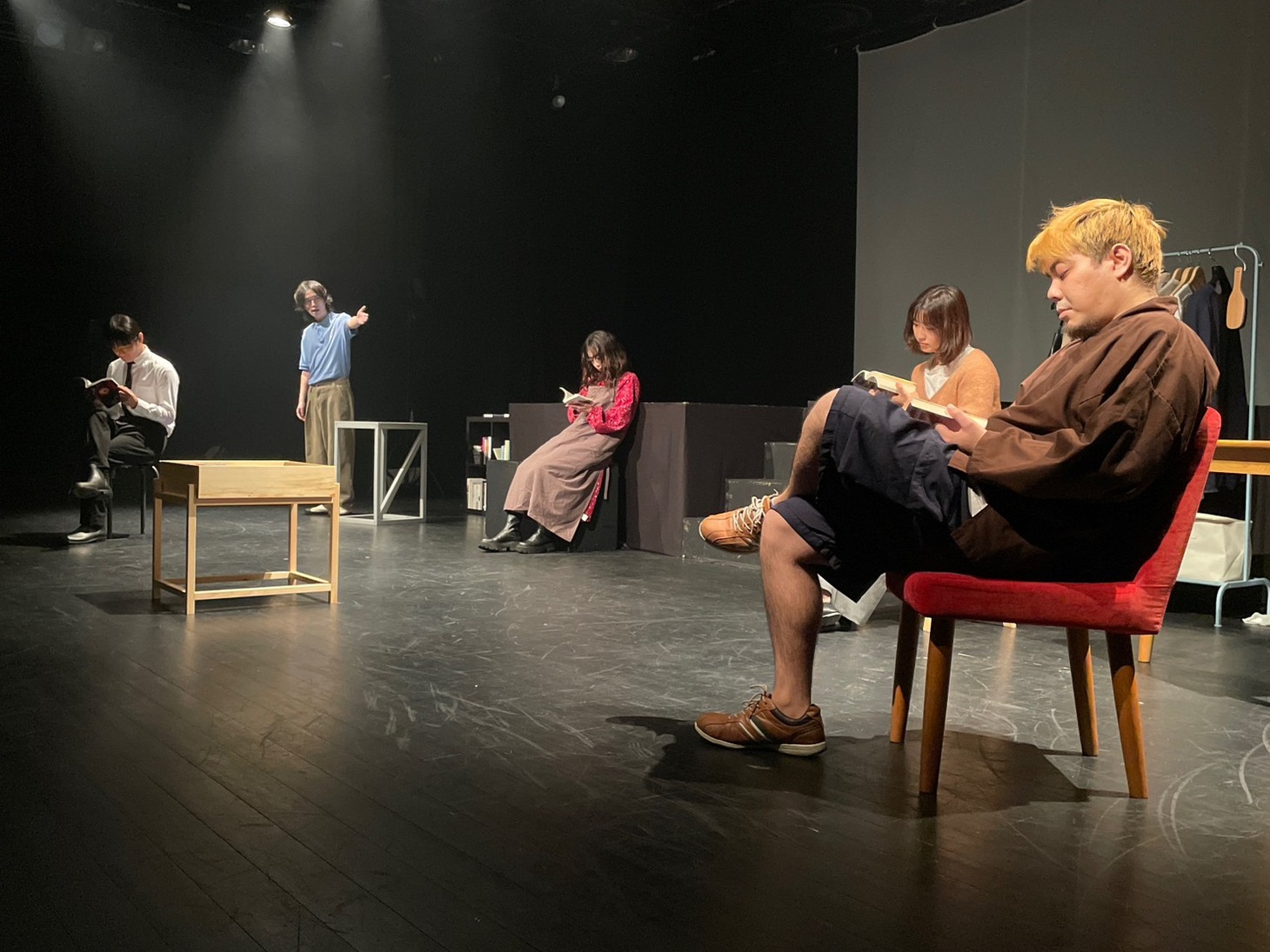 「老若男女未来学園 第3回本公演（エクストリームポジティブ）『アワ・マクベス』」より。(c)老若男女未来学園