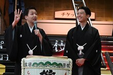 「少なくとも4パターンは観ていただけたら」と呼びかける中村米吉（左）。