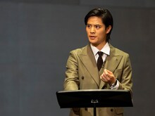 リーディングシアター「GOTT 神」より、岡本圭人。（撮影：引地信彦）