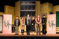 左から福本伸一、高田夏帆、加藤和樹、戸田恵子、松尾貴史、元吉庸泰。（撮影：岡千里）