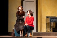 「裸足で散歩」より。（撮影：岡千里）