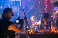 「木梨アート大サーカス展」ビジュアルメイキングの様子。