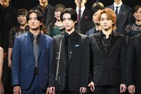 左から中桐聖弥、山田健登、三浦宏規。