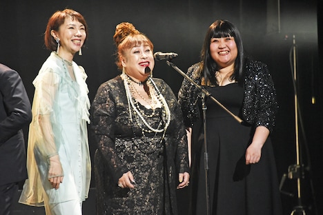 左から樹里咲穂、森公美子、谷口ゆうな。
