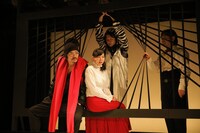 DIVEプロデュース「メイド・イン・ジャパン」（2017年）より。（提供：NPO法人大阪現代舞台芸術協会（DIVE）、撮影：堀川高志）