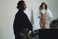 穴迫信一×捩子ぴじんwithテンテンコ「スタンドバイミー」より。（撮影：脇田友 / 提供：KYOTO EXPERIMENT）