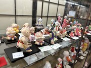 お茶目な表情の博多人形も。