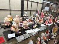 お茶目な表情の博多人形も。