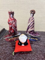 米吉が連れて帰ってきた、お多福さん。その背後には、「ヤマトタケル」より兄橘姫＆弟橘姫（米吉ver.）の2人が並ぶ。