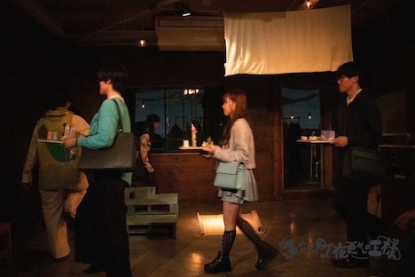 projecttiyo「手のひらの町、夜更かしの王様」より。（撮影：朋佳）