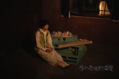 projecttiyo「手のひらの町、夜更かしの王様」より。（撮影：朋佳）