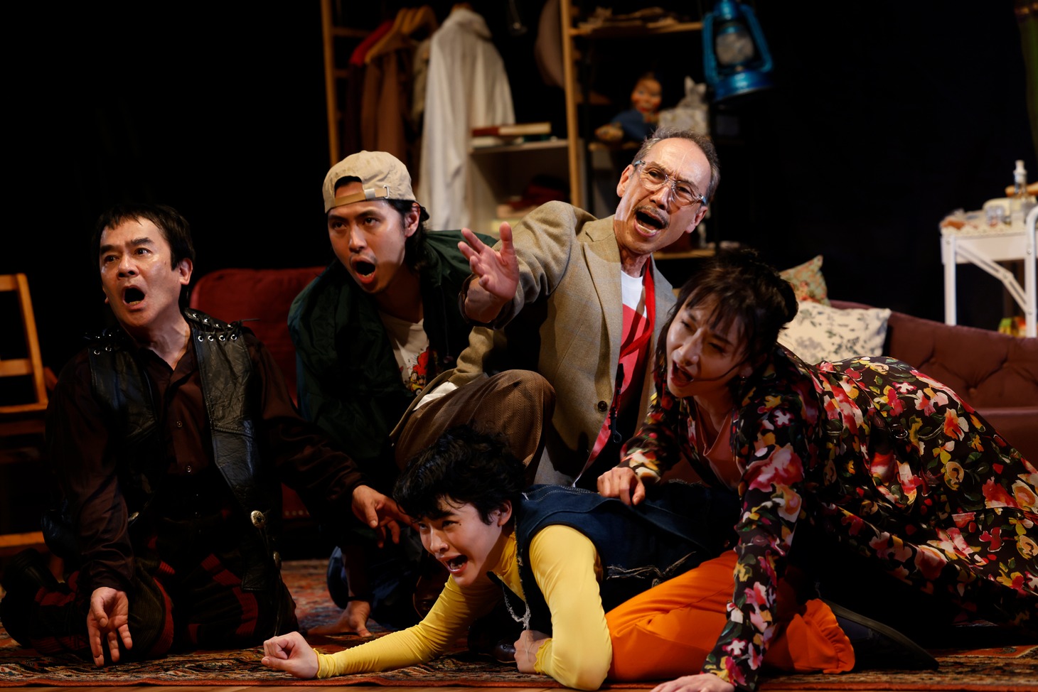 フライングシアター自由劇場「ガード下のオイディプス」より。（写真：串田明緒）