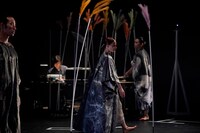 KAAT×山田うん×池上高志「まだここ通ってない」より。（撮影：大洞博靖）