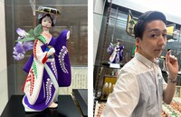 来月、米吉が演じる「藤娘」の博多人形も。米吉も藤娘ポーズで競演。
