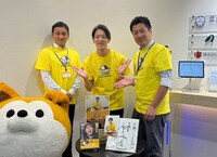 北野エースカレー部との開発試食会の様子。