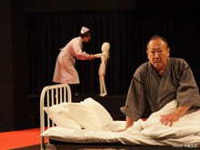 SPAC「象」稽古の様子。（撮影：平尾正志）