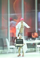 ボン歌劇場との共同制作 東京二期会オペラ劇場「影のない女」より。（写真提供：公益財団法人東京二期会 / 撮影：寺司正彦）