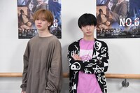 ミュージカル「NO.6」稽古場取材会より、左から今牧輝琉、古田一紀。