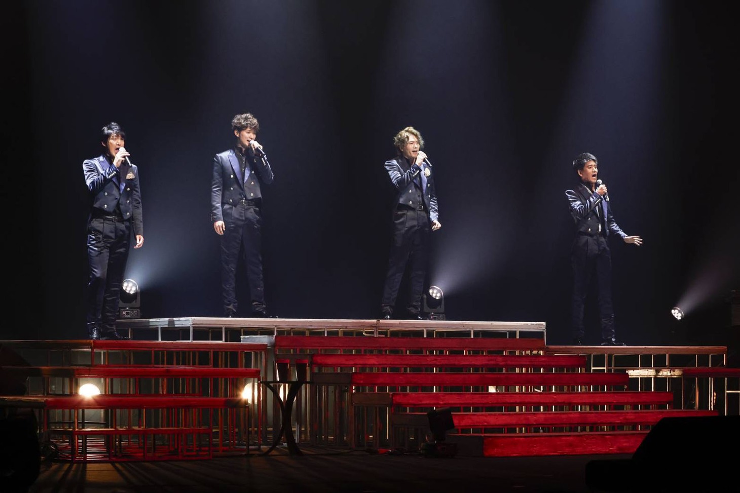 「LE VELVETS CONCERT TOUR 2024 VIVERE～彩りの未来へ～」より。