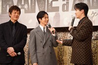 左から山口祐一郎、松下洸平、松下優也。