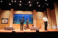 舞台「のうぜい合戦」より。