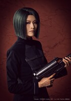 佃井皆美扮する久宇舞弥。