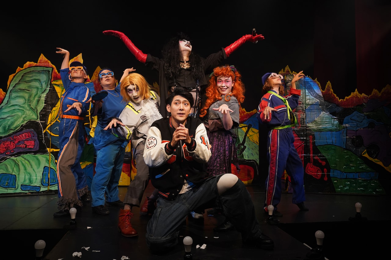 ようこそ大騒ぎのパーティへ！益山貴司の新作ミュージカル「キッチュ＆ホラー・イン・モータース」開幕