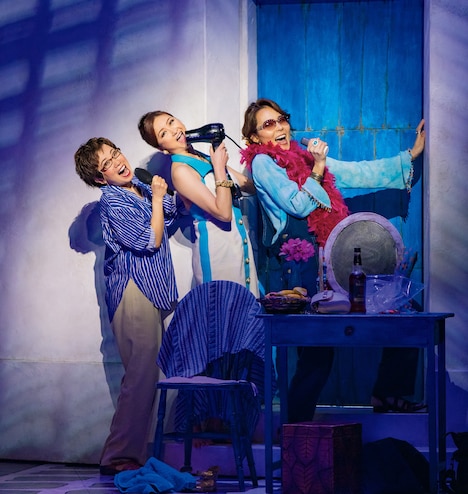 劇団四季 ミュージカル「マンマ・ミーア!」より。(撮影:野田正明)