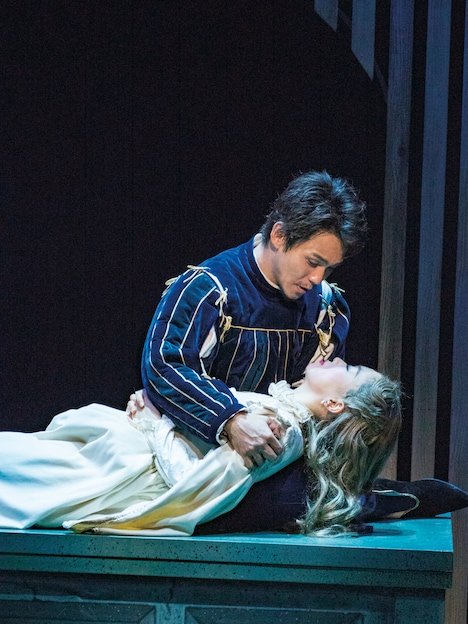 劇団四季「恋におちたシェイクスピア」より。(撮影:山之上雅信)