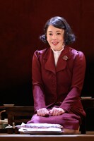 こまつ座 第152回公演「太鼓たたいて笛ふいて」より。（撮影：宮川舞子）