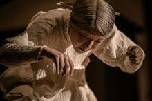 きたまり/ KIKIKIKIKIKI「小町風伝」より。（Photo by Yoshikazu Inoue）