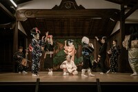 きたまり/ KIKIKIKIKIKI「小町風伝」より。（Photo by Yoshikazu Inoue）