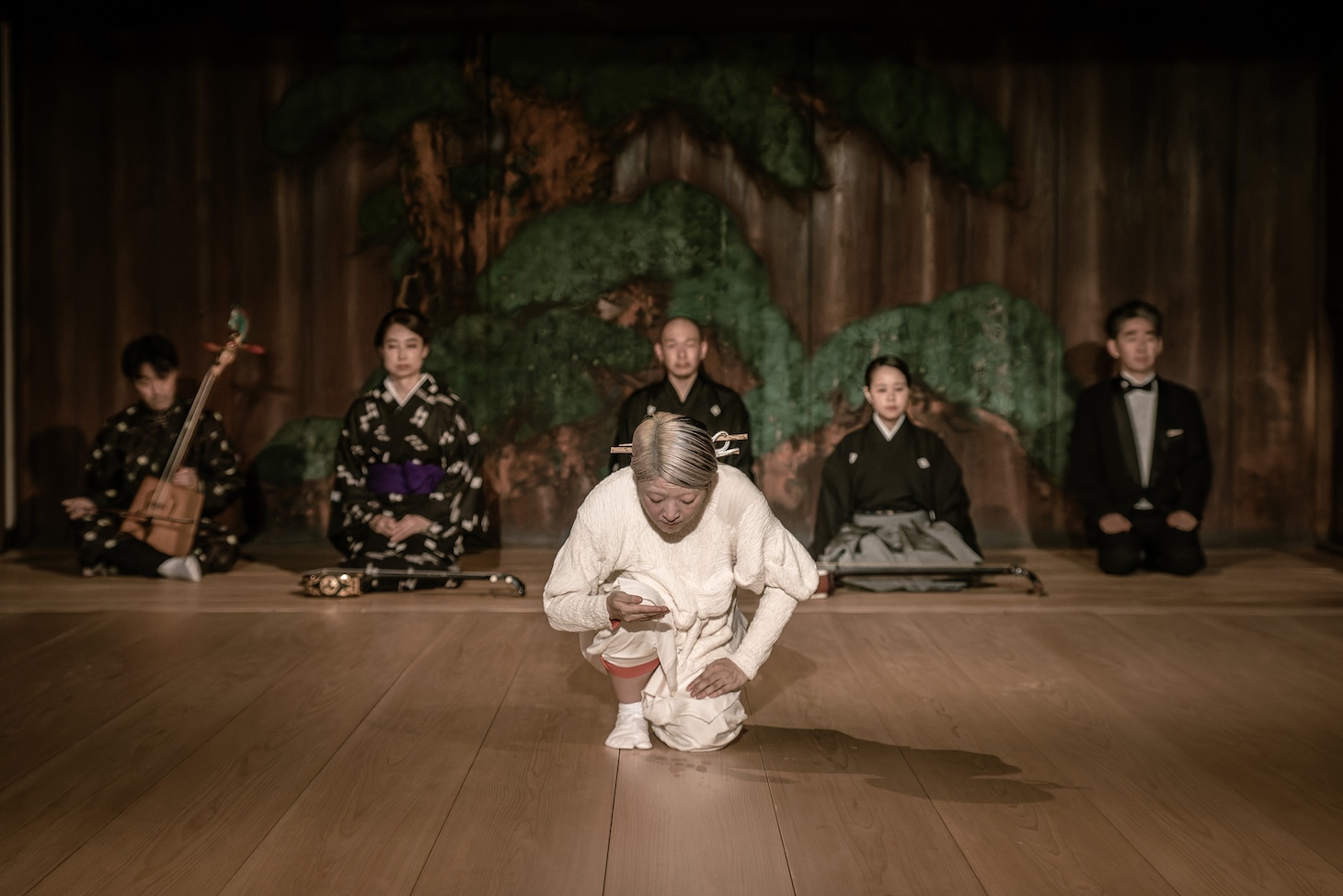 きたまり/ KIKIKIKIKIKI「小町風伝」より。（Photo by Yoshikazu Inoue）