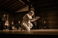 きたまり/ KIKIKIKIKIKI「小町風伝」より。（Photo by Yoshikazu Inoue）