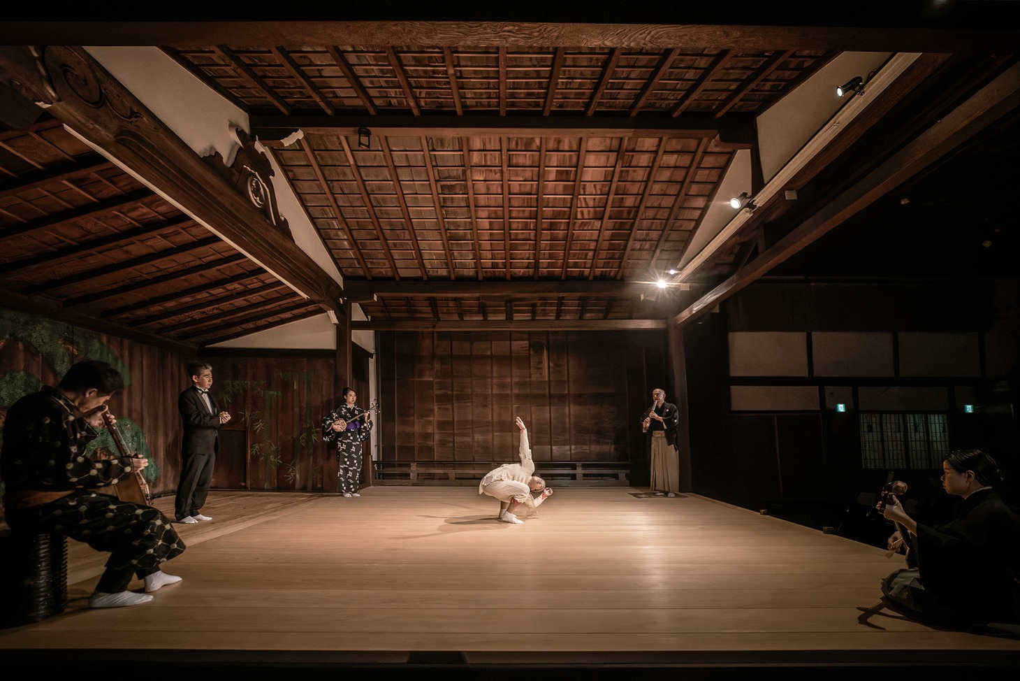 きたまり/ KIKIKIKIKIKI「小町風伝」より。（Photo by Yoshikazu Inoue）