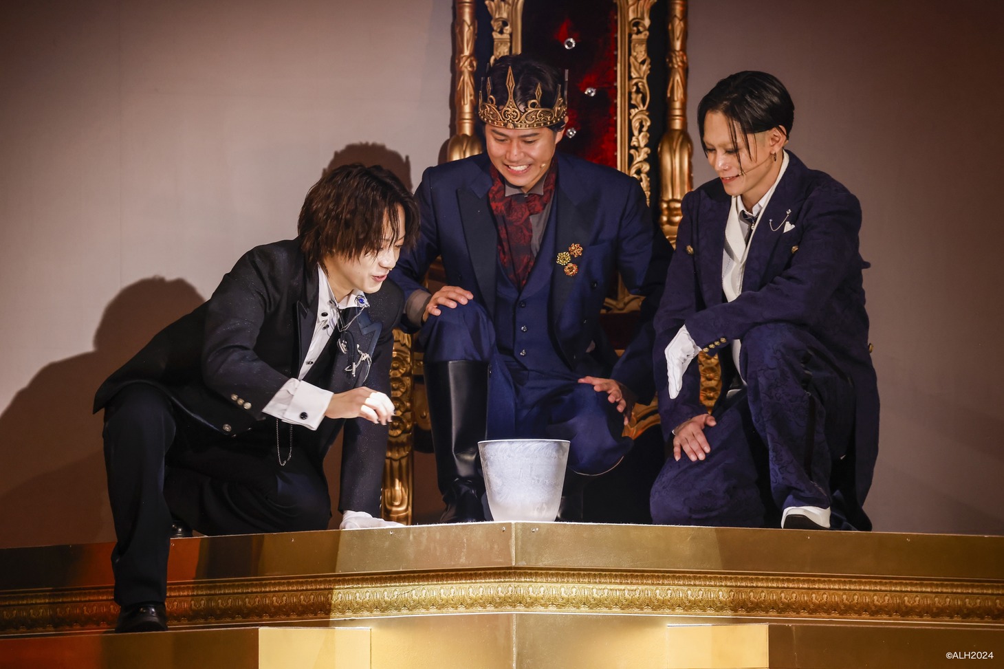 「あくたーず☆りーぐ さんにんのおうさまのおはなし」11月2日12:00開演回より。（撮影：小境勝巳）