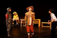 高校生と創る演劇「Journey Over the Rainbow －ドロシーとワタシ－」より。（撮影：伊藤華織）