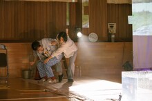 バストリオ「Holy cow／わたしたちは一度しかない」より。（Photo by manami tanaka）