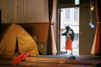 バストリオ「Holy cow／わたしたちは一度しかない」より。（Photo by manami tanaka）