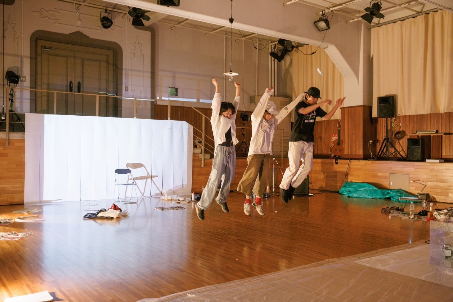 バストリオ「Holy cow／わたしたちは一度しかない」より。（Photo by manami tanaka）