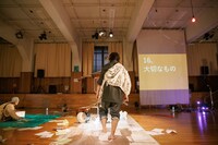 バストリオ「Holy cow／わたしたちは一度しかない」より。（Photo by manami tanaka）