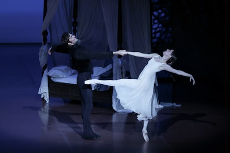 「シュツットガルト・バレエ団 2024年日本公演」より、「オネーギン」の様子。（Photo by Kiyonori Hasegawa）