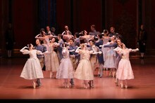 「シュツットガルト・バレエ団 2024年日本公演」より、「オネーギン」の様子。（Photo by Kiyonori Hasegawa）