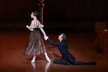 「シュツットガルト・バレエ団 2024年日本公演」より、「オネーギン」の様子。（Photo by Kiyonori Hasegawa）