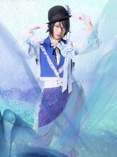 リンドウ役の仲万美。